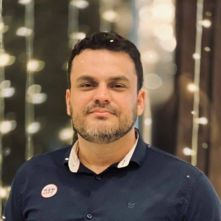 Foto do escritor de ficção cristã C. E. Gomes